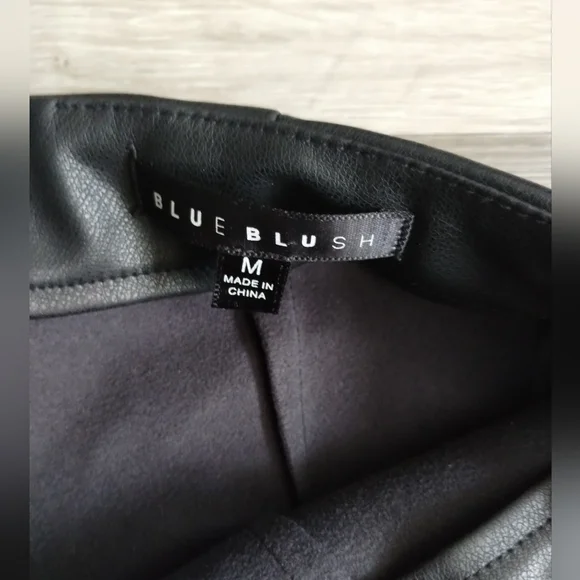 Blue Blush Black Faux Leather Women's Shorts Medium - Picture 2 of 4